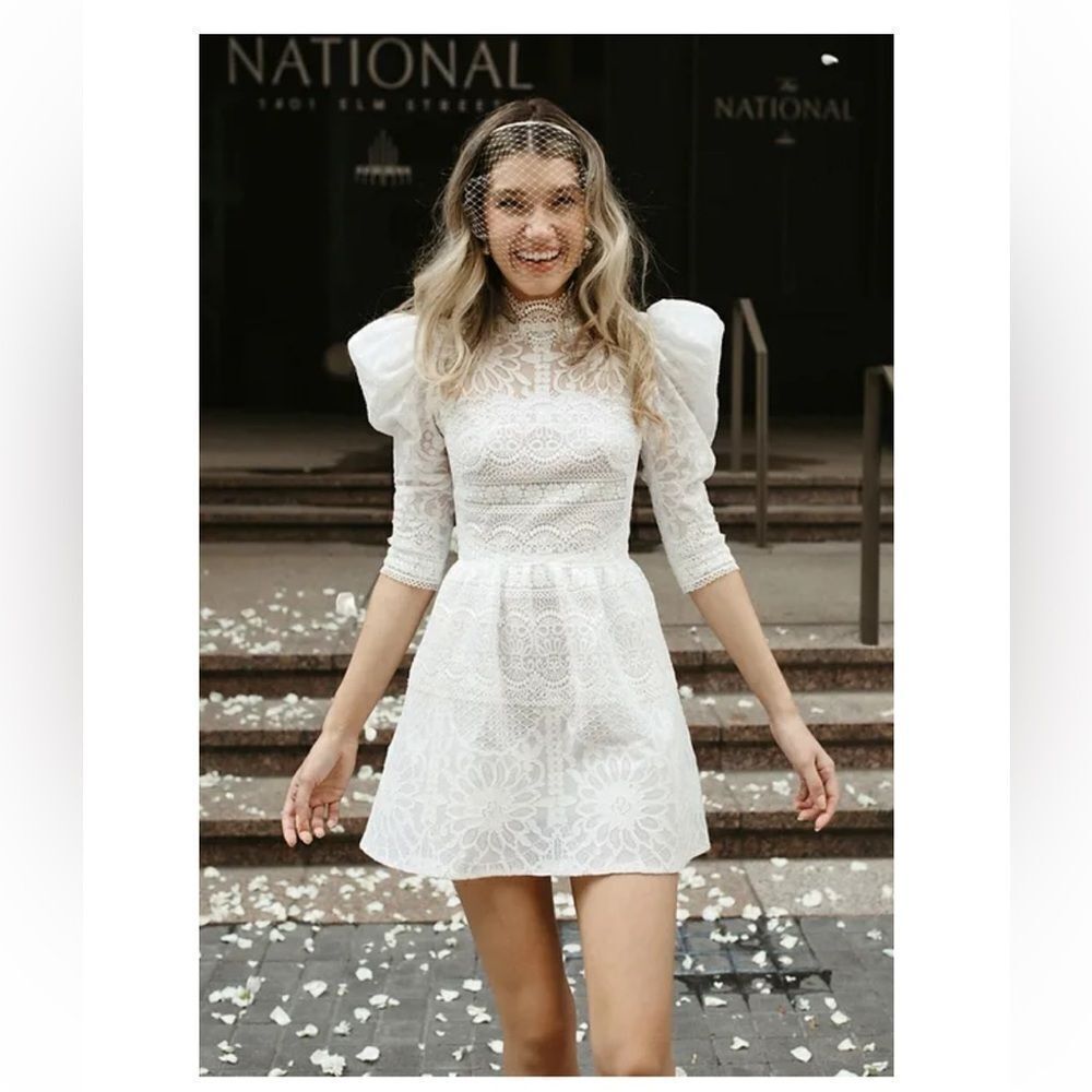 By Watters size 6 Ivory Adelia Short Wedding Dress retails $600